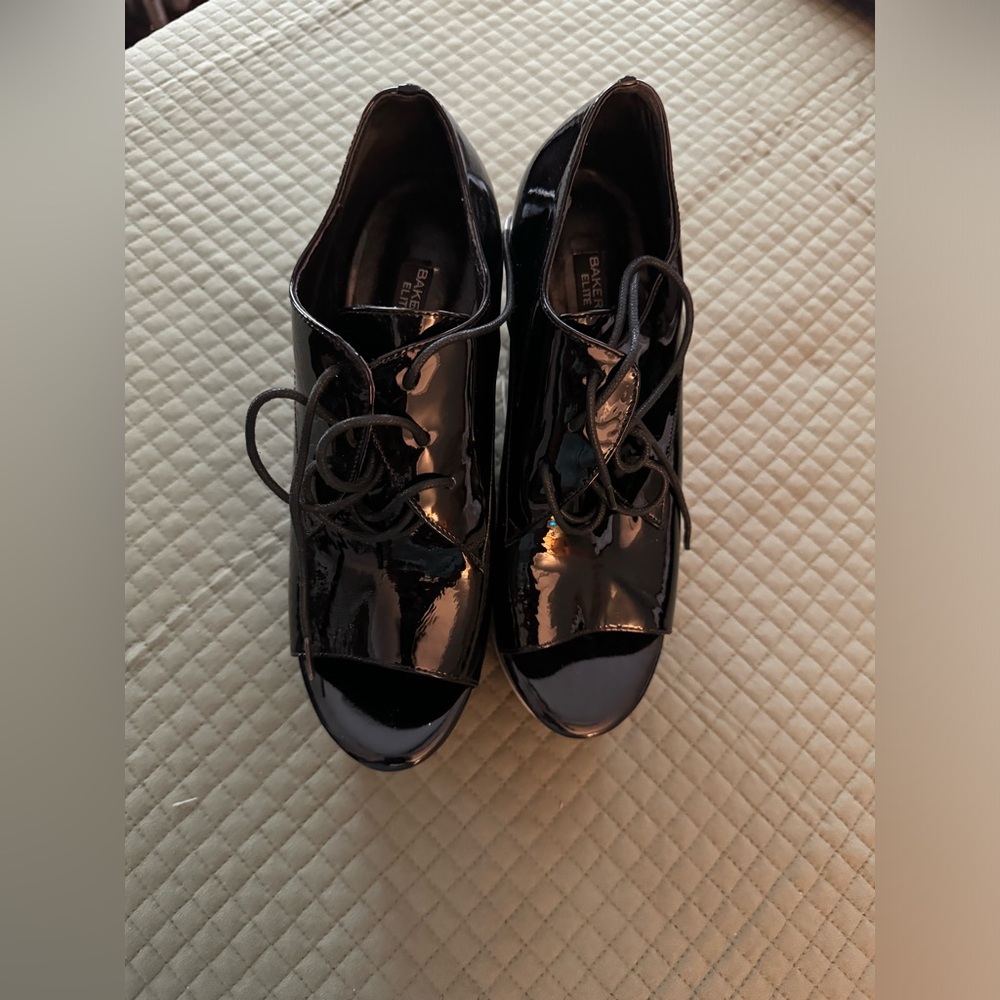 New In Box Bakers Elite Shoes Patent Leather Platform Sandals Size 8